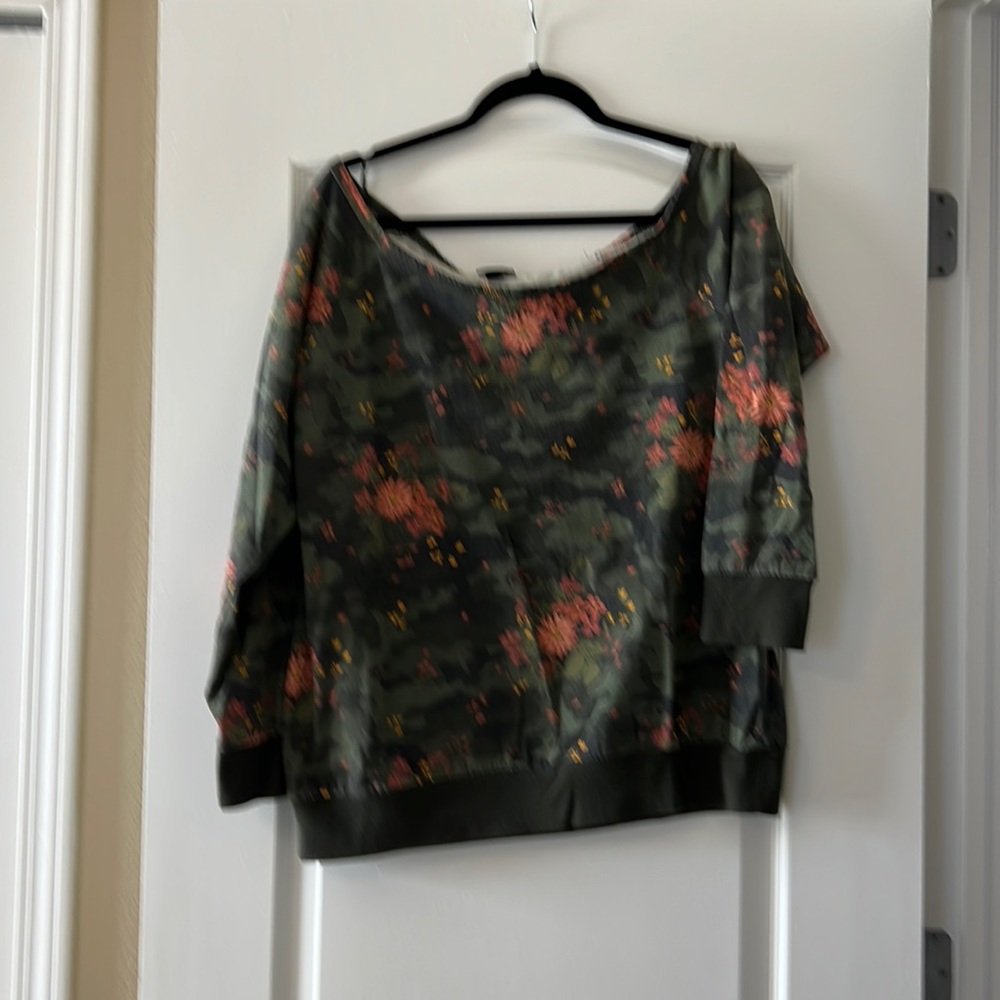 Torrid off shoulder sweater size 1